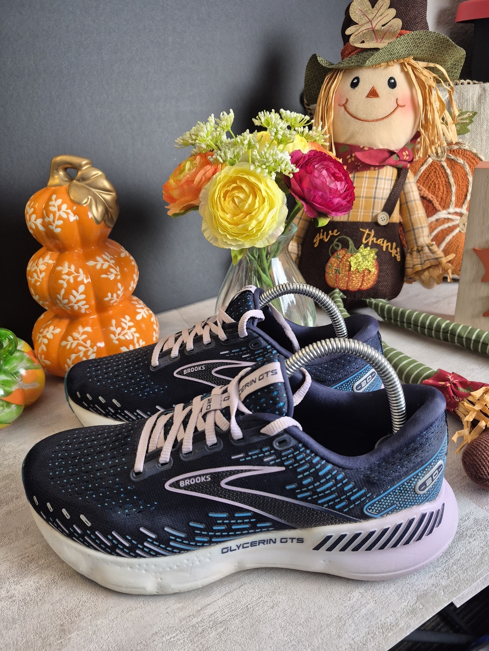 Brooks Glycerin GTS 20Women's Running Shoes - Navy & Light Pink.Size 8.5